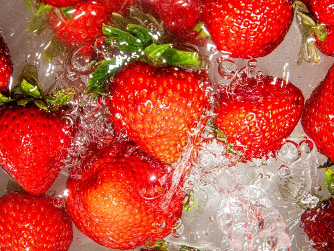 4. Geben Sie Ihren Erdbeeren Genügend Wasser